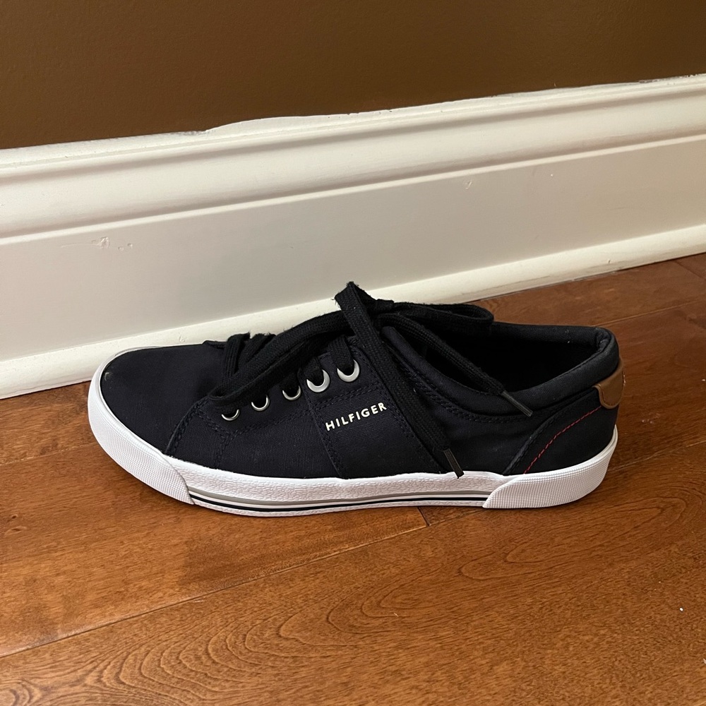 Men’s Tommy Hilfiger Sneakers Size 8.5